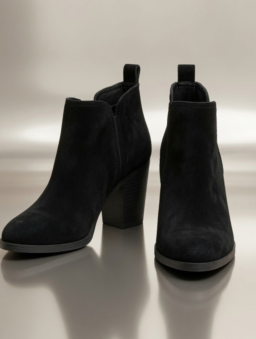 NWOT Size 7 Dolce Vita Black Suede 3 inch heeled booties